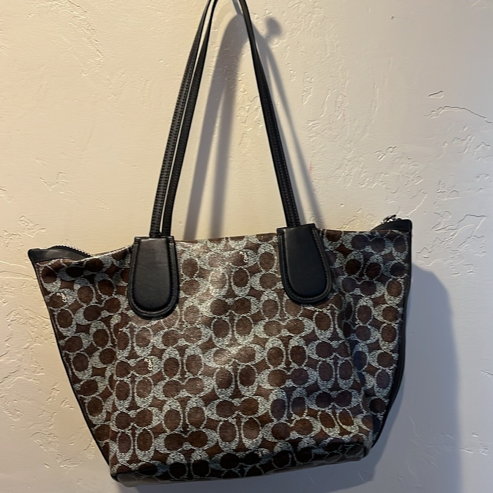 COACH Coated Canvas Signature Taxi Tote Tan - Picture 11 of 14